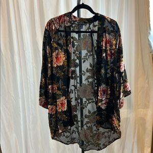 American Eagle Outfitters Black Floral Kimono L/XL